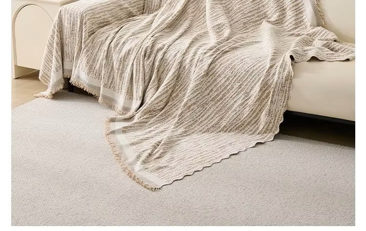 Jeté de canapé beige sur canape beige