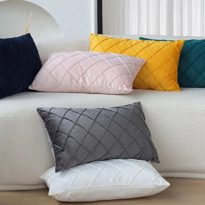 Housse coussin differentes couleur sur canapé 